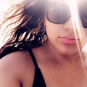 Meet your Posher, Vivian